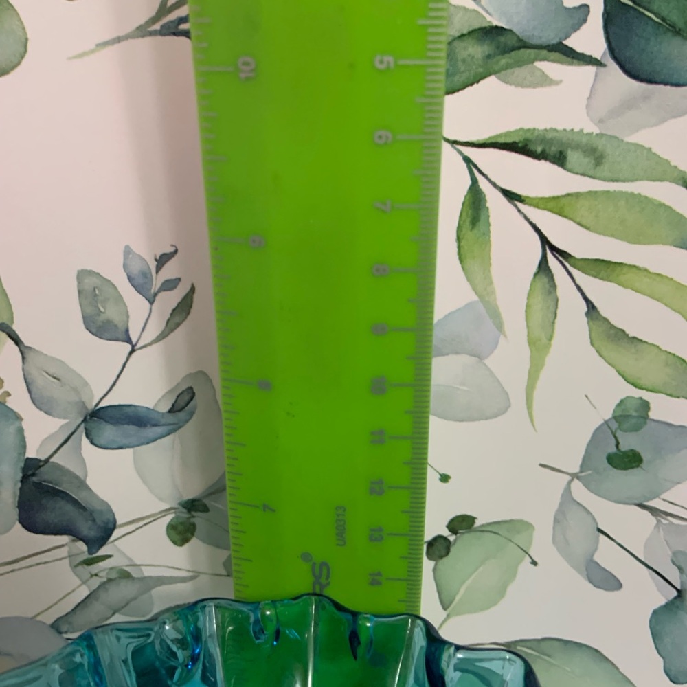 Moon and Star blue
by SMITH GLASS 6" Crimped Vase - Picture 8 of 8
